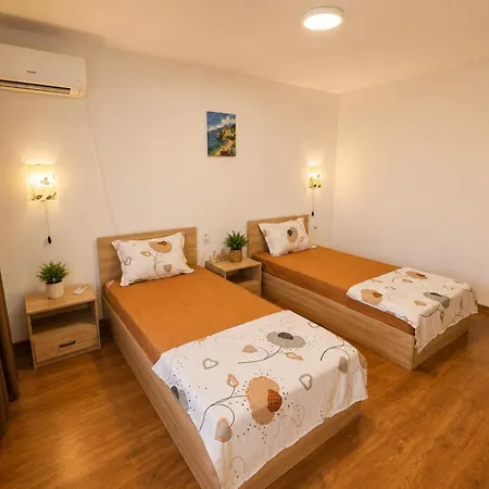 Kalabria Pool, Bbq & Jacuzzi 3* Varna
